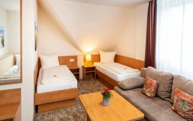 Maximilian Hotel & Apartments Weil am Rhein / Basel