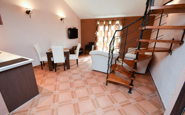Apartment House 91