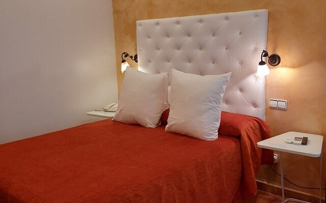 Hostal Las Fuentes - Adults Only
