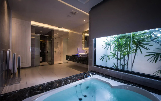 Uher Luxury Resort & Hotel