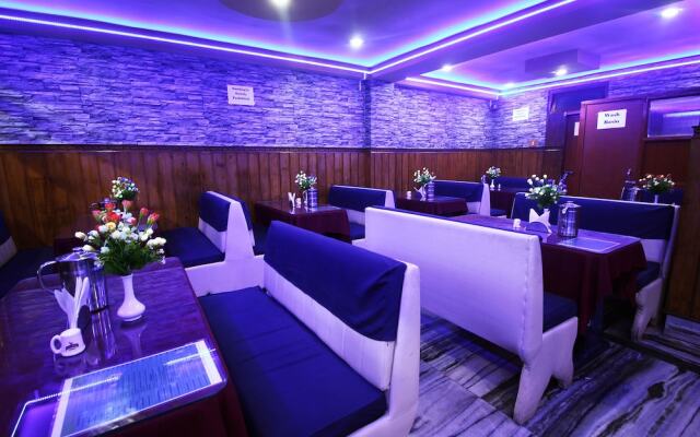 OYO 6932 Hotel Snow Lion