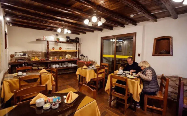 Inkas Stone Boutique.