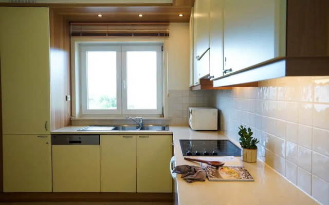 Spacious Apartment With Sea Views