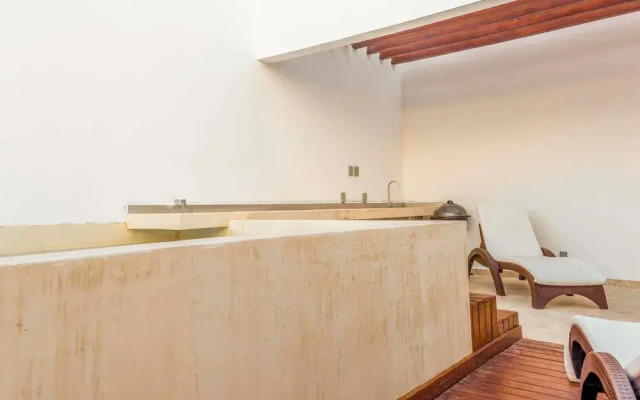 Exclusive 5th Ave Apt with Private Pool