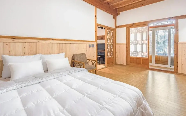 Gangneung Booyoonok Hanok Pension