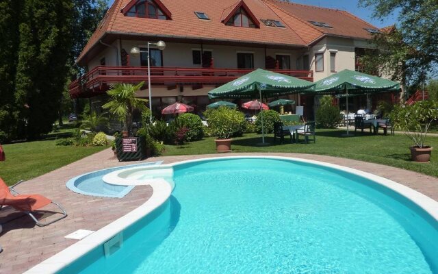 Zsanett Hotel