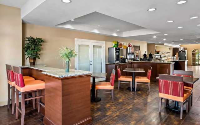 Quality Suites Irving-Las Colinas