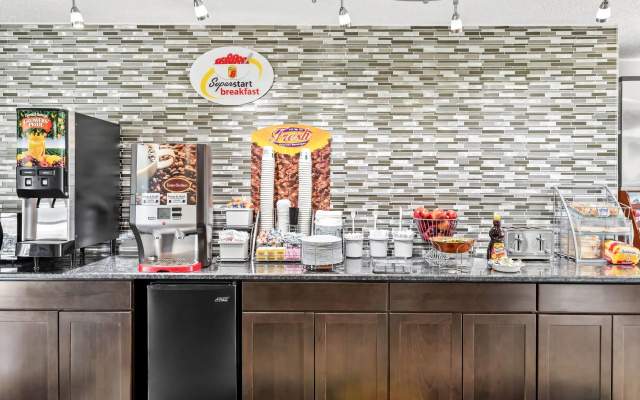 Super 8 by Wyndham Brownsburg