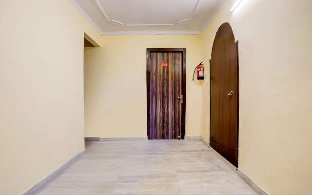 Hotel O Uttam Nagar Near Akash Hospital