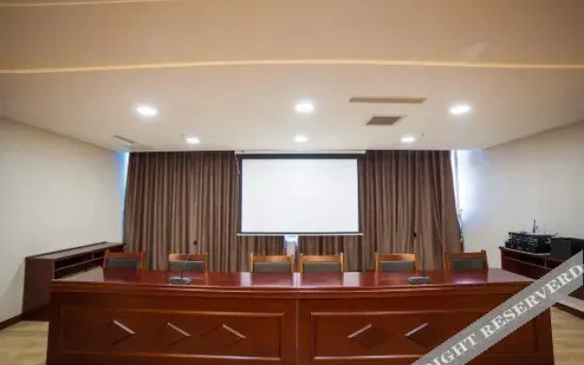 Super 8 Hotel (Weifang Yihe First City Gudemao)