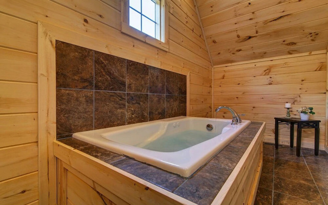 A River Runs Through It 3 Bedrooms 3 Bathrooms Cabin