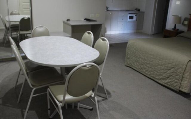 Saltbush Motor Inn
