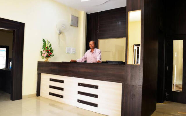 OYO 13810 Hotel The Gentleman