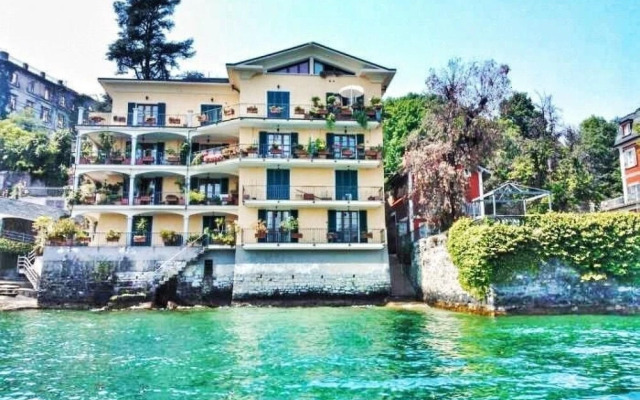 Anita Apartment Overlooking the Lake in Verbania