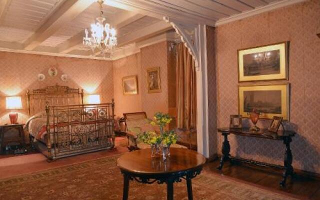 Chapslee Hotel