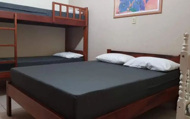Casa espaçosa a 100m da praia Perequê Açu