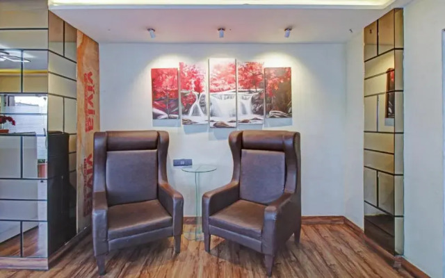 CAPITAL O64642 Hotel The Boss