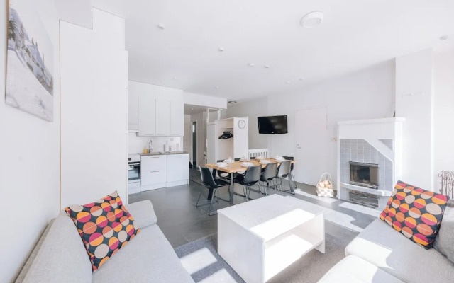 Spacious 3BR Apt. with Sauna