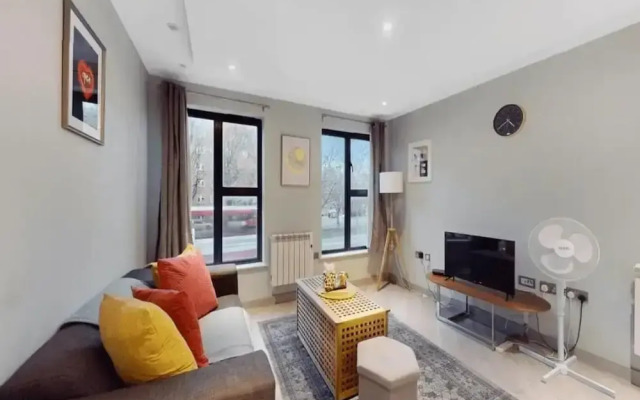 Modern, Central East London City Apartment