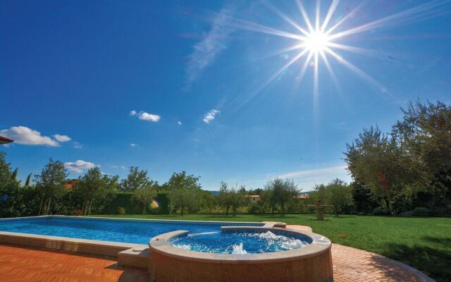 Stunning Home in Sezana With Jacuzzi, Wifi and 5 Bedrooms
