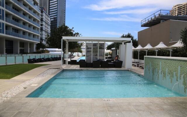 Pelicanstay Surfer Paradise Condo Hotel