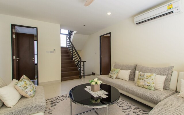 4 Bdr Villa with Cinema in Laguna 800m to Beach