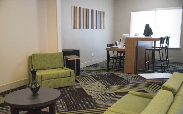 Holiday Inn Express & Suites Alexandria by IHG