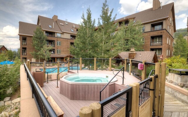 Arapahoe Lodge #8102 by Summit County Mountain Retreats