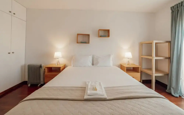 Espinho Modern 3 Bedroom Apartment by Vacationy