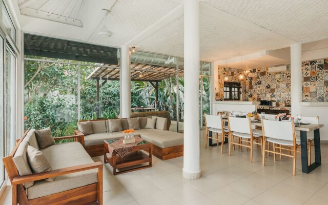 Villa Palm Tree