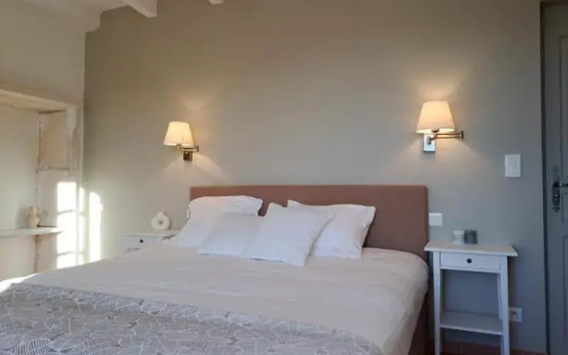 Logis Hotel Le Clos Des Sullys