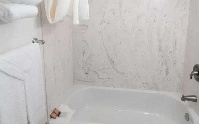 White's City Cavern Inn