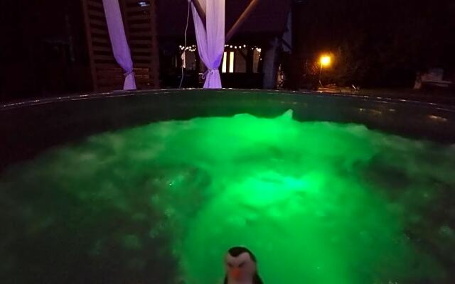 Ranczo w lesie - domki z jacuzzi