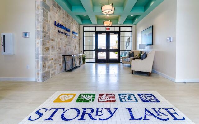 Stunning Lakeview Townhome w/ Private Pool!