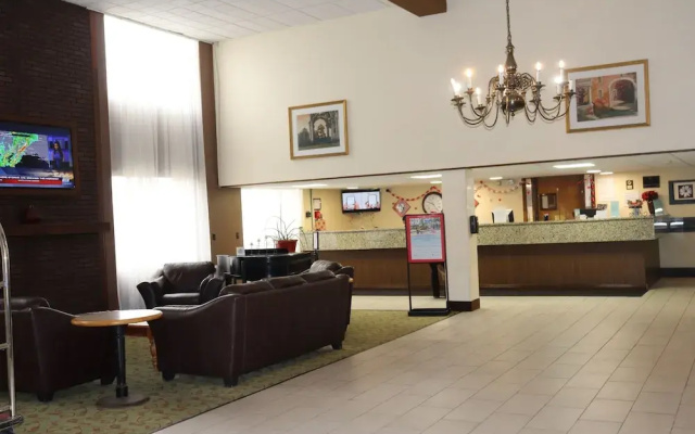 Ramada By Wyndham Lansing Hotel & Conference Center