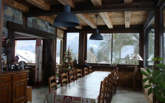 Chambres d'Hôtes Chalet De La Source
