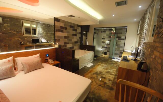 Lazzi Hotel