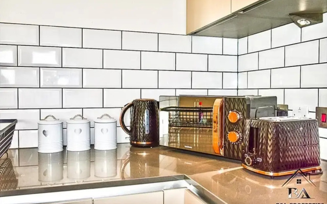 Modern 2 Bed 2 Bath Bracknell With Free Parking