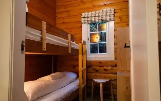 Rural 3 Bed Log Cabin Getaway