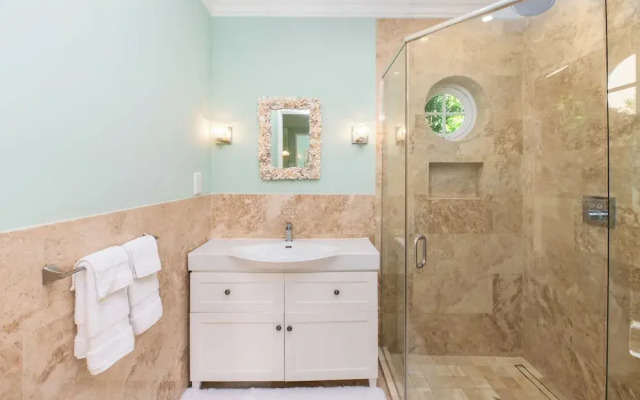 Waterfalls - 6 bed Peaceful and Secure Luxury