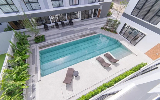 Gate43 Airport Hotel