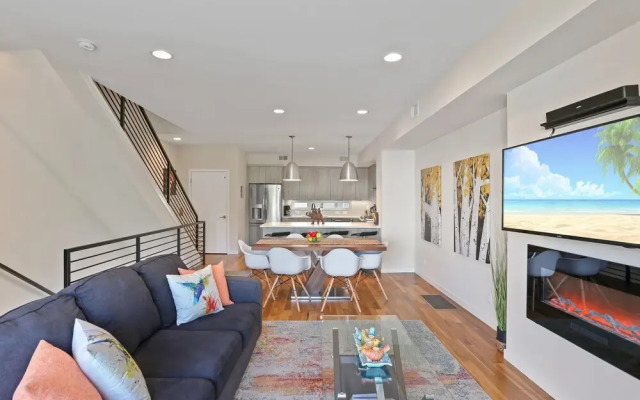 Modern Condo with Stunning Mtn Views