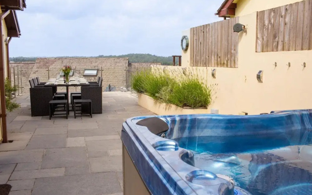 Rooftops - Sea Views Near Village and Beach
