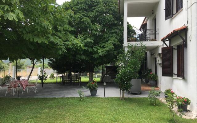 Sarakinas Farm House