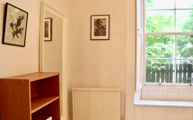 Spacious 2 Bedroom Flat Near Edinburgh New Town