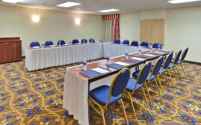 Holiday Inn Express Flint-Campus Area by IHG