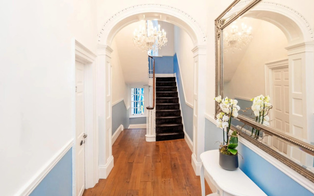 Berkeley Square Hotel