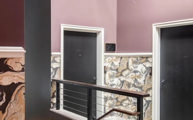 80 LEX 201 Exquisite Downtown Lodging