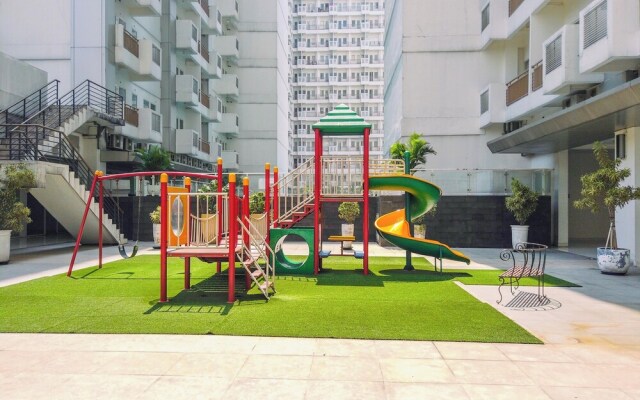 Homey And Comfy 2Br Sentul Tower Apartment