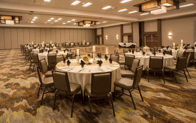 DoubleTree by Hilton Fresno Convention Center